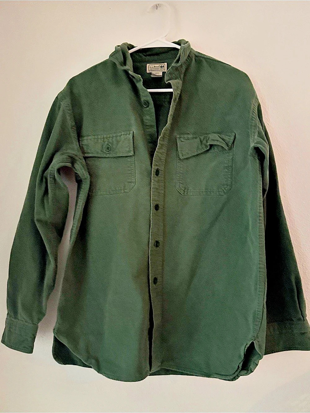 L.L.Bean Utility Shirt Men's Cotton Size Medium Missing 1 Button